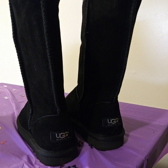 UGG BOOTS ( TALL ) ***BRAND-NEW***😍😍😍🔥🔥 - Picture 3 of 8